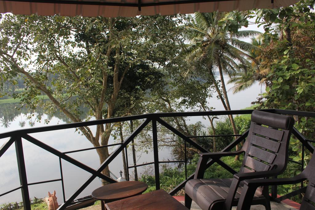 Pearl Spot Bed and Breakfast Nedumbassery Kamer foto